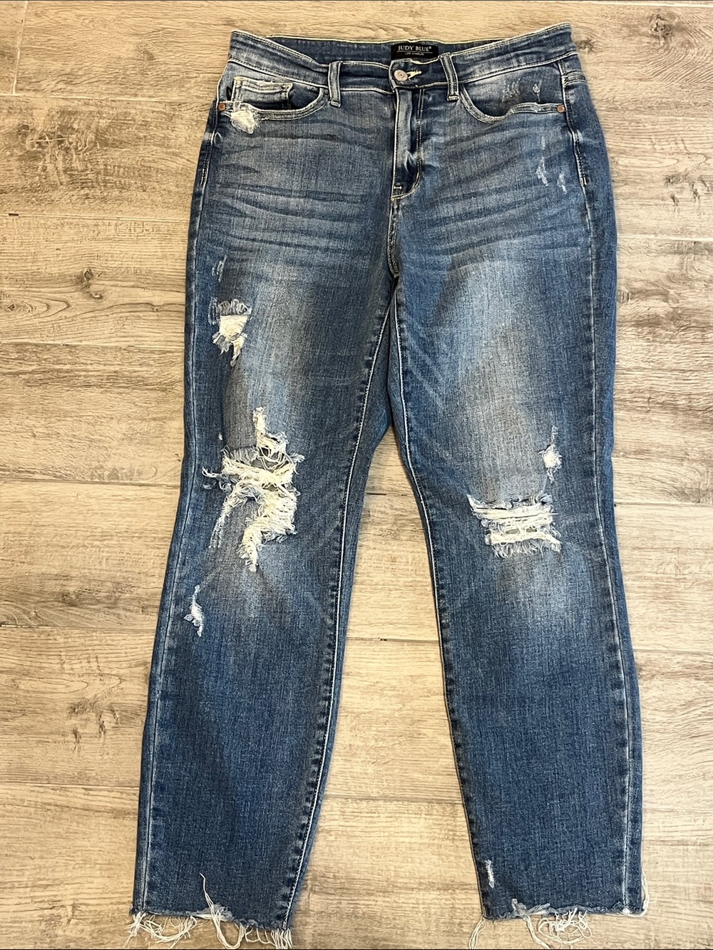 Judy Blue Style JB82306 MD Relaxed Fit Jeans Women’s size 5/27 Distressed